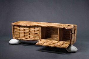 Комод на камнях, 2006