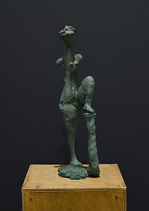 «Одягає панчоху», 2019